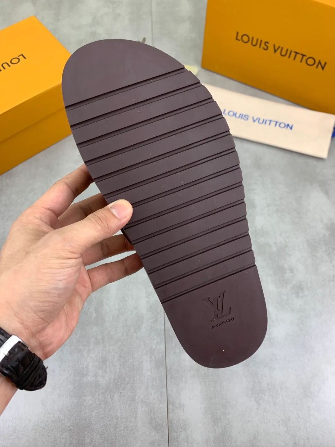 Men's shoes 💰P320 💰[New style]🆘 Original quality [LOUIS VUITTON] The popular Louis Vuitton LV men's slippers on the official website are on sale simultaneously! Original fabric imported from Italy, original factory special supply, code number: 38-44 (45 customized), many colors available
